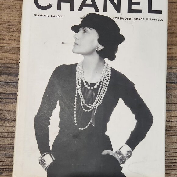 4x High Fashion Books: BALENCIAGA, CHARLES JAMES, DIOR, CHANEL - Picture 12 of 14